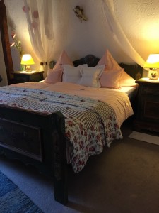 Zimmer 9 Bett von rechts